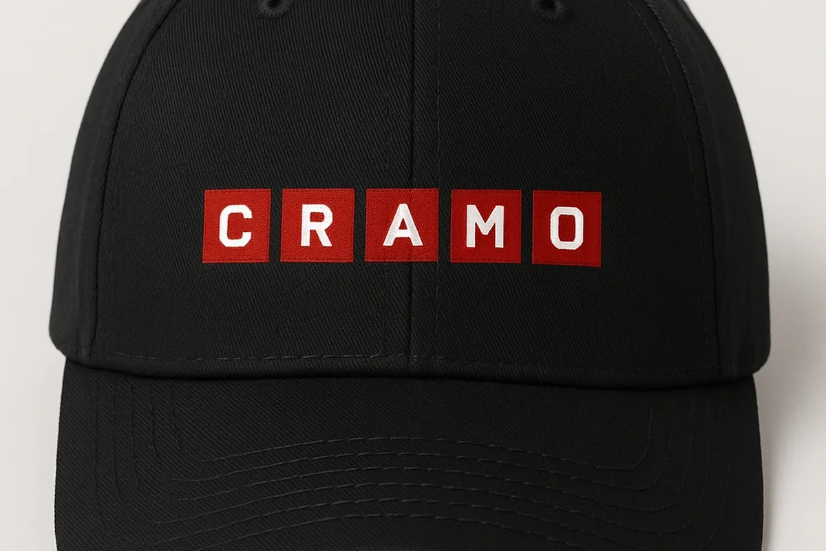Czapka z haftowanym logo CRAMO