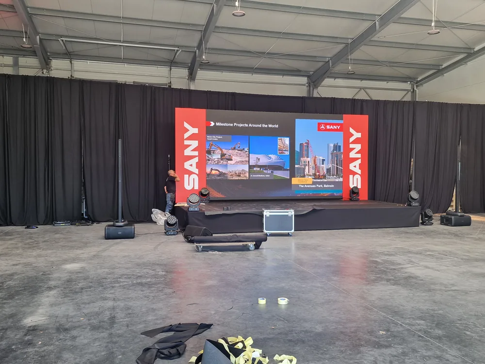 Ekran LED w scenografii konferencji SANY