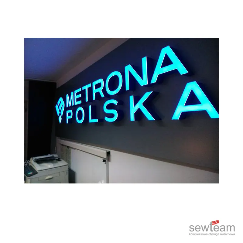 Podświetlane logo 3D na recepcji w biurze