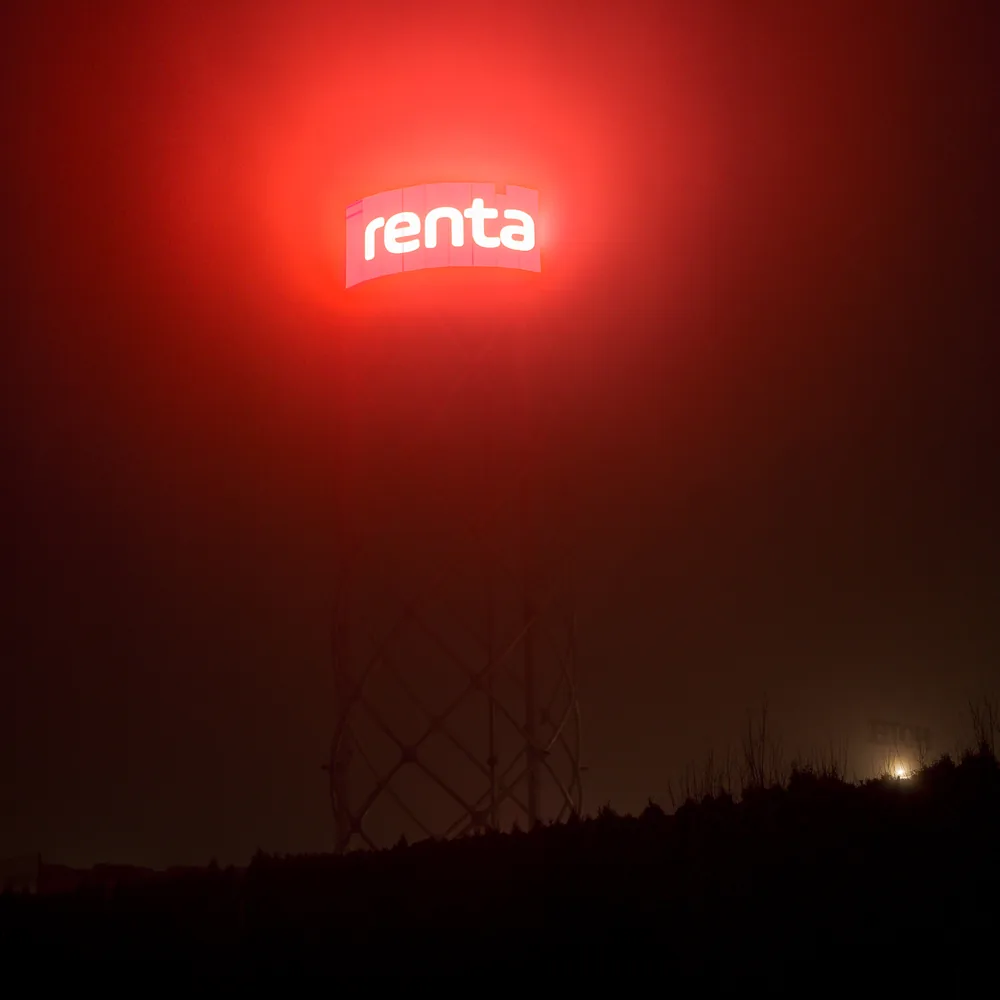 Podświetlany szyld Renta nocą