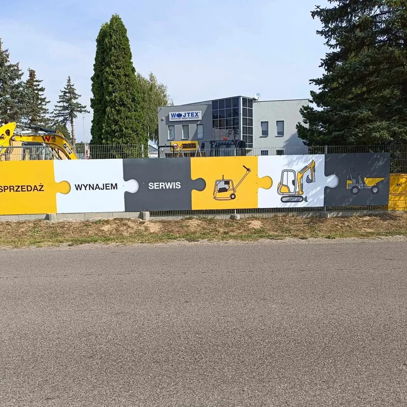 Baner Wacker Neuson na ogrodzeniu